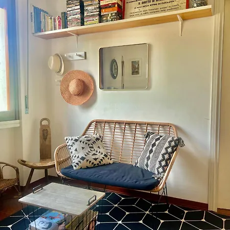 Welcome Traveller Laurence Garden * Гарда