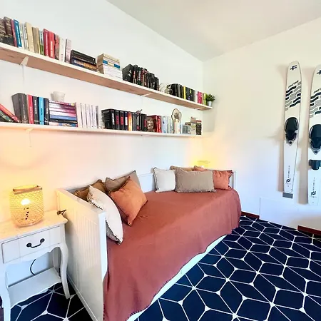 Welcome Traveller Laurence Garden