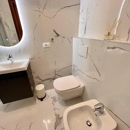 Welcome Traveller Laurence Garden Гарда