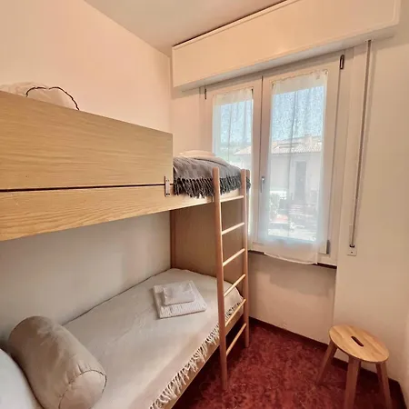 Welcome Traveller Laurence Garden *