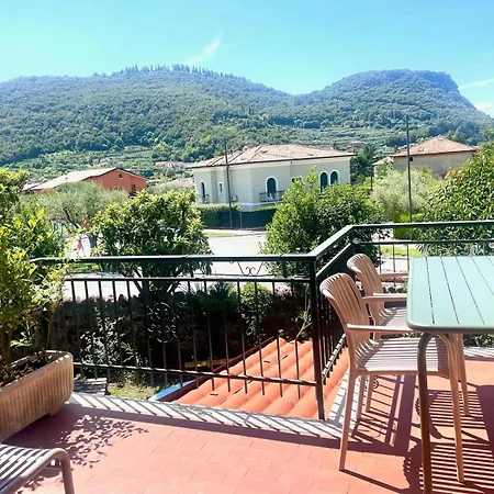 Welcome Traveller Laurence Garden * Гарда