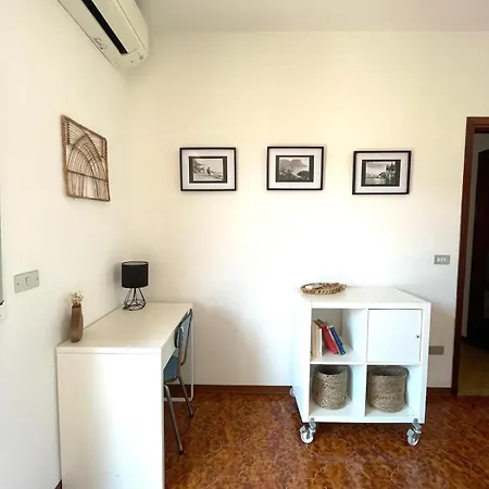 Welcome Traveller Laurence Garden