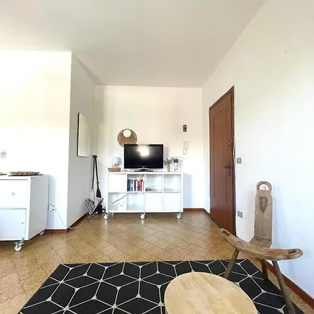 Welcome Traveller Laurence Garden *