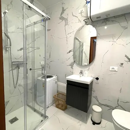 Welcome Traveller Laurence Garden